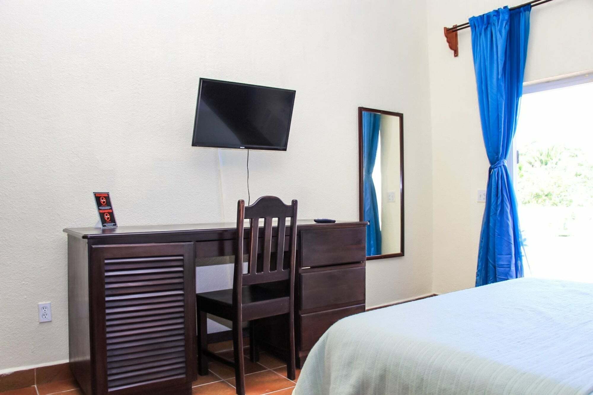 West End Divers Resort Cohoon Ridge Екстер'єр фото
