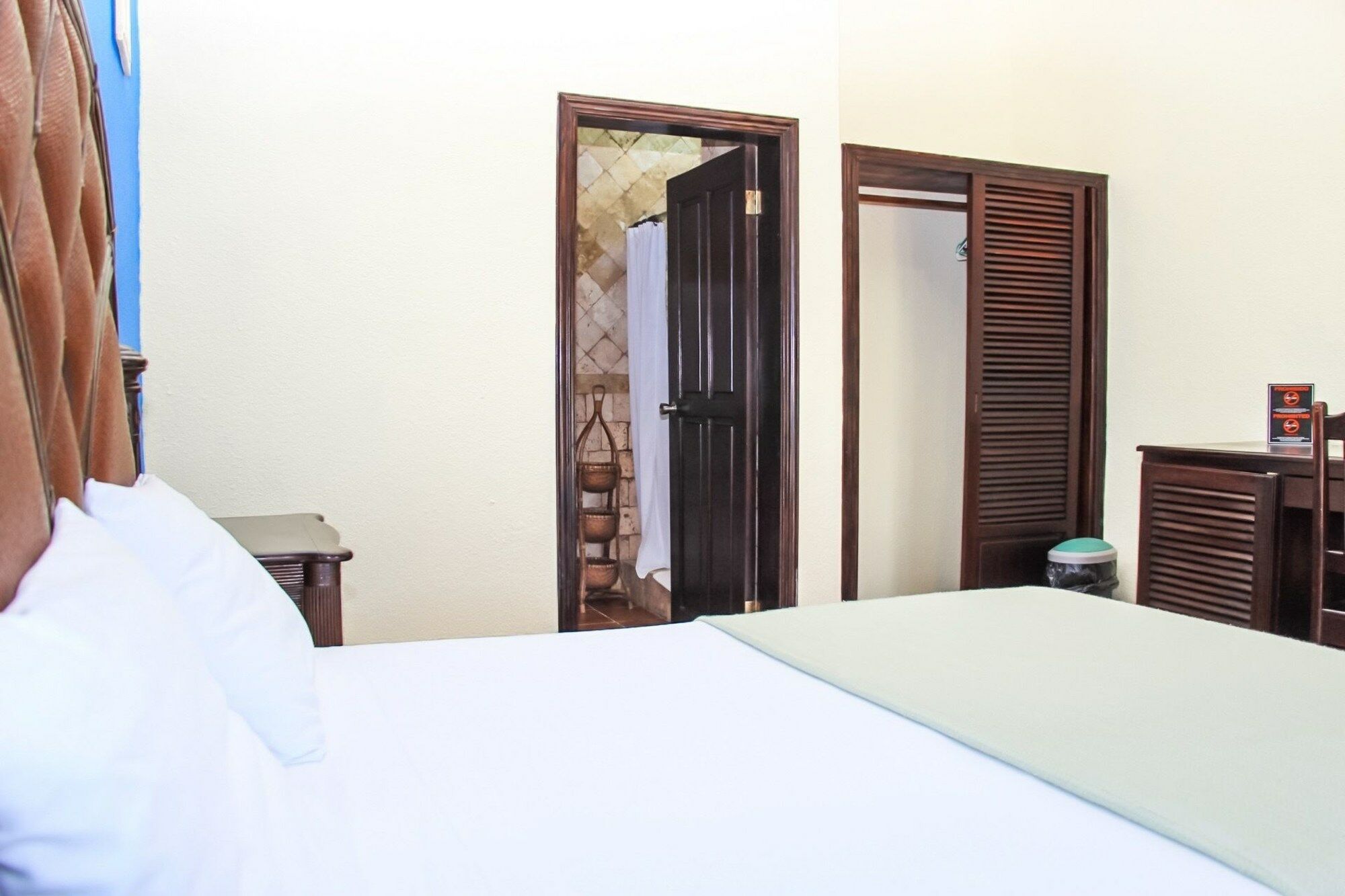 West End Divers Resort Cohoon Ridge Екстер'єр фото